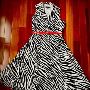 Jones, New York signature gorgeous long dress, zebra black white pattern size 6